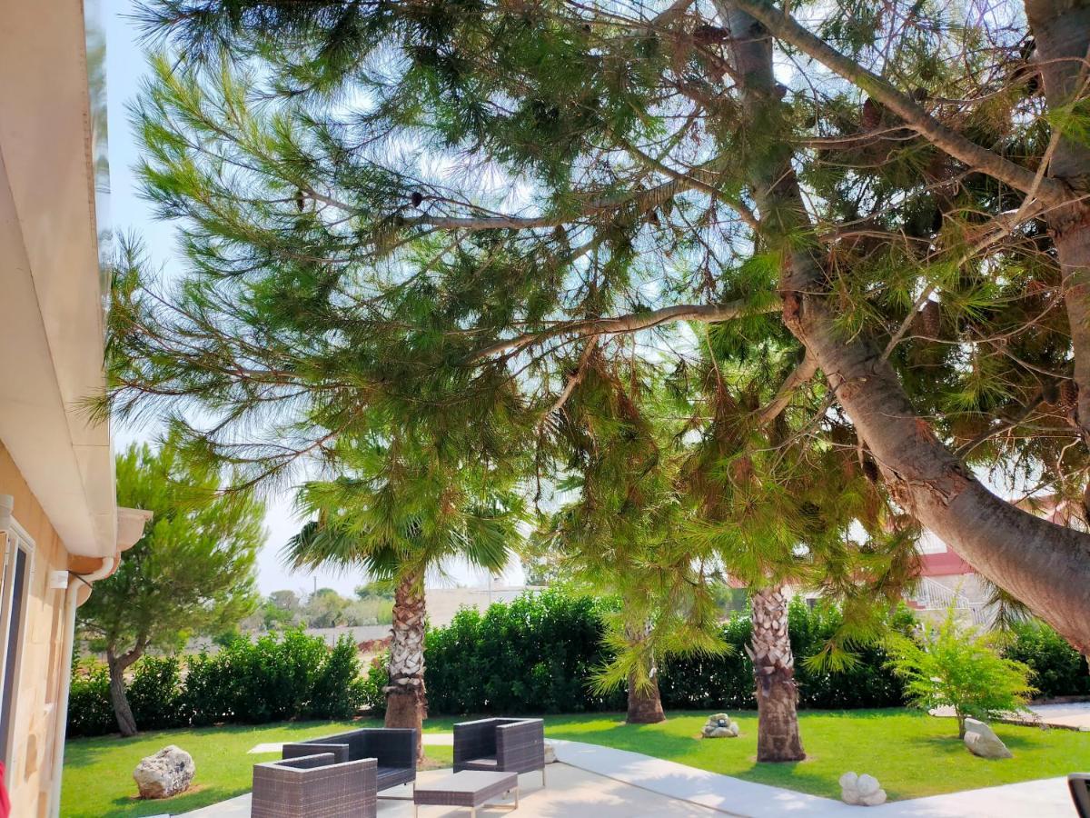 Il Giardino Deluxe Villa Lizzanello Екстериор снимка